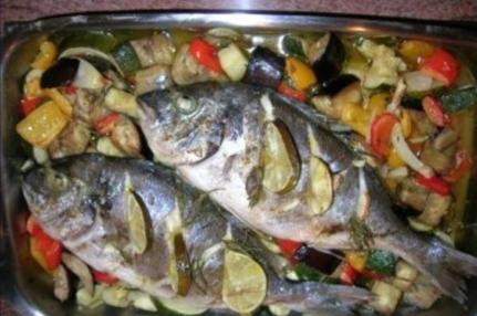 Gegrillte Kabeljaufilets mit Rosmarin und Orangen Scheiben